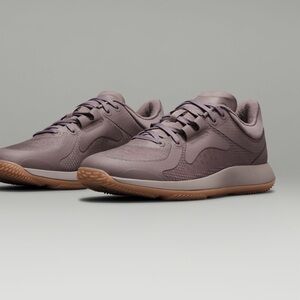 Lululemon Strongfeel Sneakers
Brand New
Comes with Box